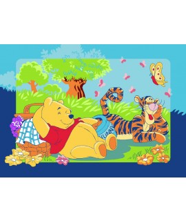 Lasten matto  NALLE PUH PIKNIKKILLÄ